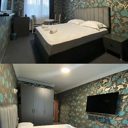 X Pool Hotel *