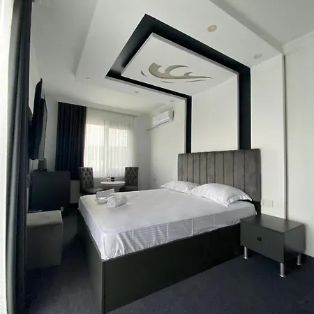 X Pool Hotel